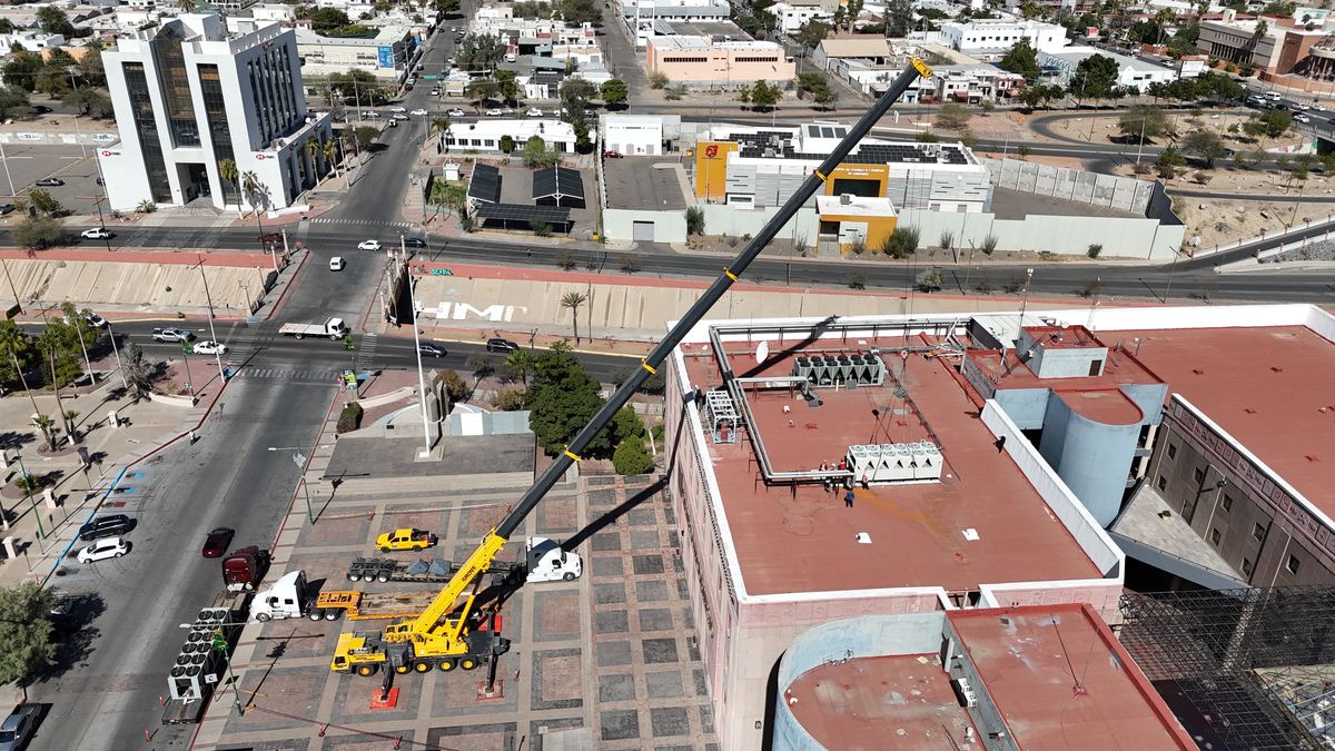 Proyecto Leora Soluciones - Instalación HVAC con grúa